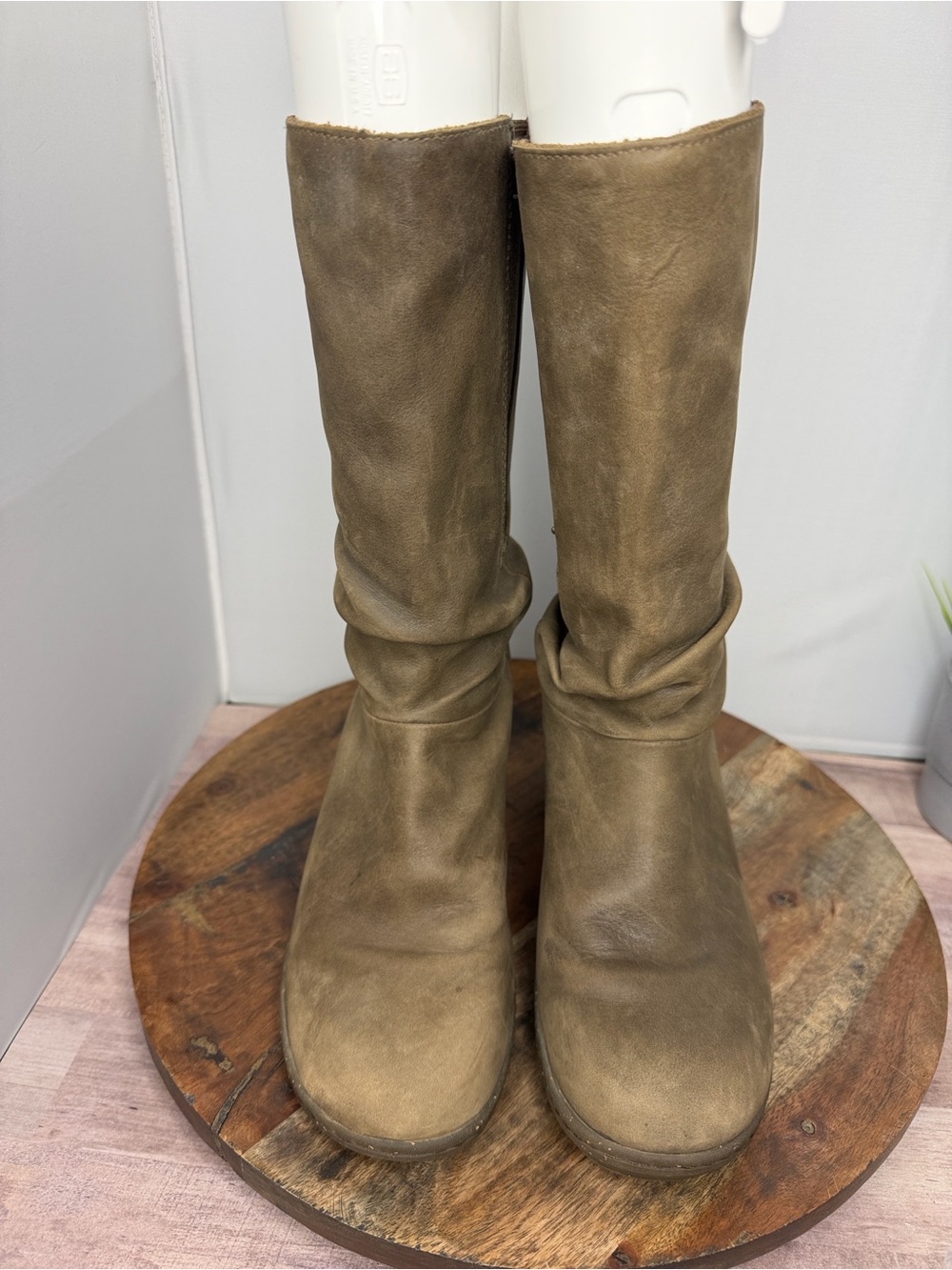 KEEN Women's “Akita” Mid-Calf Wedge Boots - Size: 8.5 - Picture 2 of 7